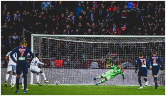  巴黎圣日耳曼主场三球完胜昂热稳固榜首位置