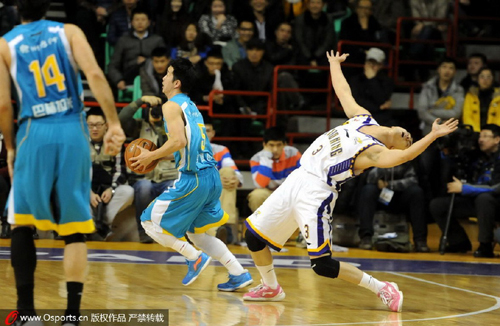  亚历山大全面发挥雷霆末节逆转鹈鹕