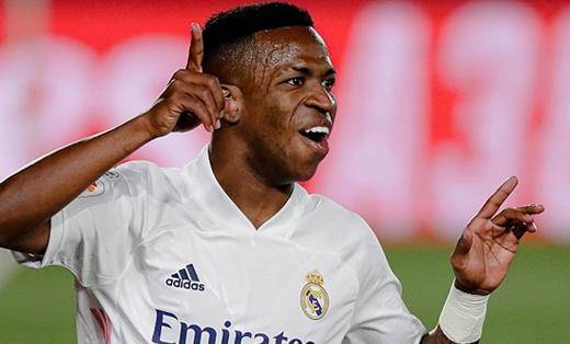 门兴格拉德巴赫逆袭成功,黑马姿态冲击欧冠区    门兴格拉德巴赫逆袭成功,黑马姿态冲击欧冠区