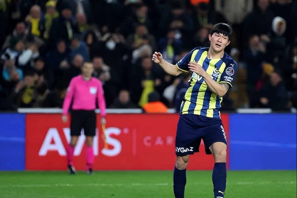 开云官网- 那不勒斯卫冕之路遇阻，金玟哉离队影响深远  