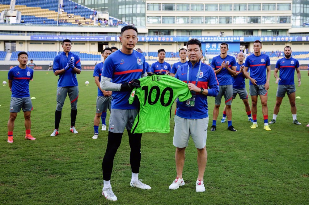 开云官网- 昂热老将达成百场里程碑，赛后获赠纪念球衣  