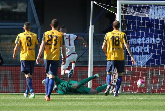 kaiyun.com- AC米兰逆转绝杀登顶积分榜，吉鲁双响建功  